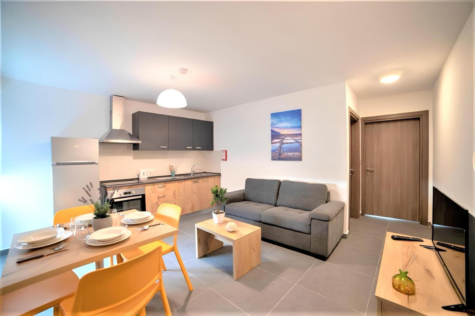 Elise Apartments グジラ エクステリア 写真